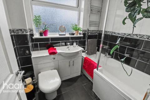 2 bedroom maisonette for sale, South Dale, Chigwell