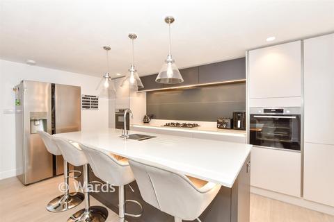 4 bedroom end of terrace house for sale, Chapel Street, Ryarsh, West Malling, Kent