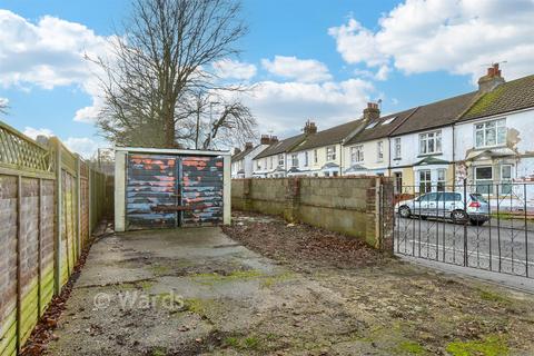 3 bedroom end of terrace house for sale, Sturdee Avenue, Upper Gillingham, Kent
