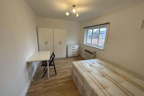 1 bedroom flat to rent, High Road