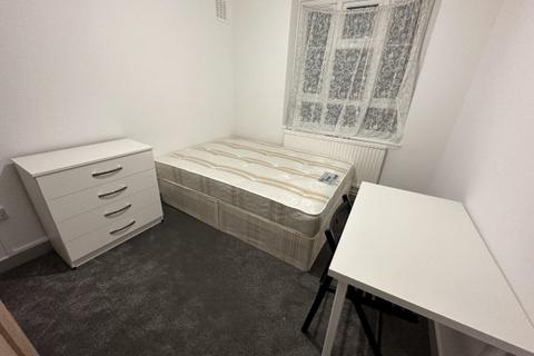 1 bedroom flat to rent, Bloemfontein Road