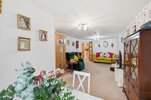 2 bedroom apartment for sale, Tythe Court, White Hart Lane, Romford, RM7 8LZ