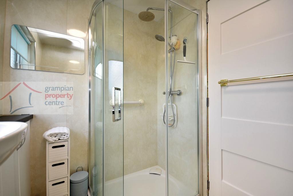 Shower room 2 .JPG