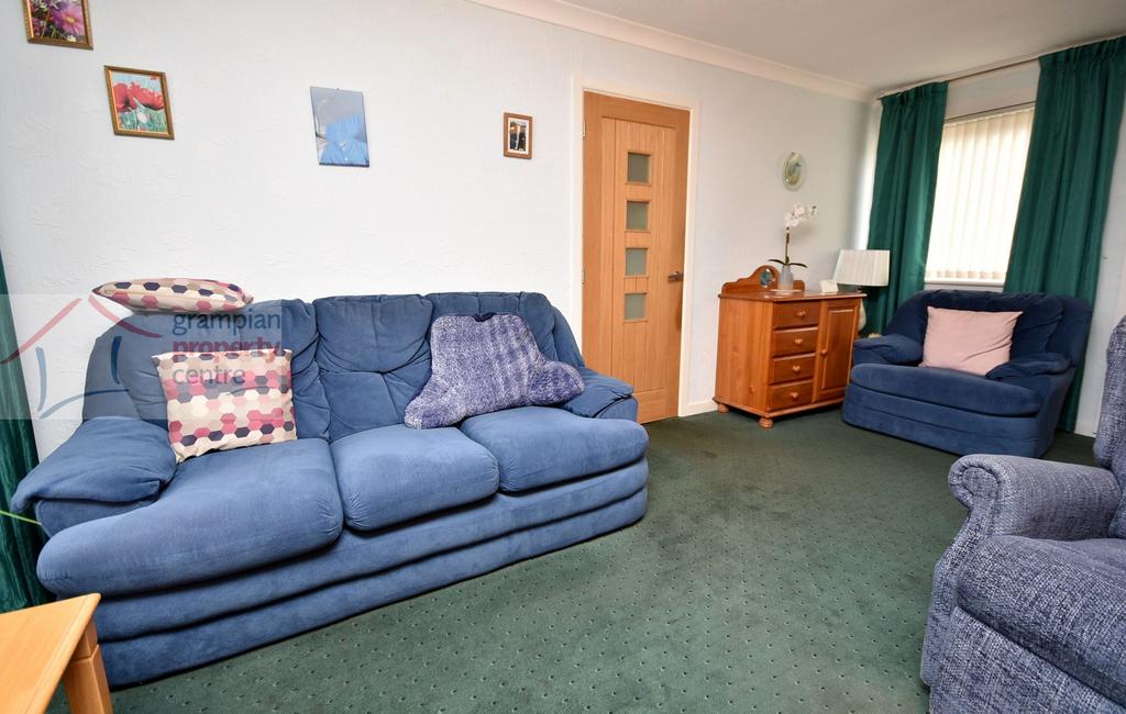 Lounge 3 .JPG