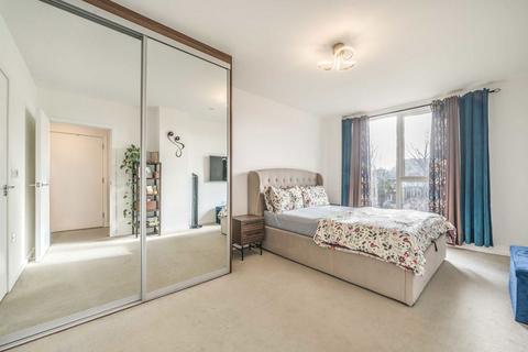 2 bedroom flat for sale, Avenue Road, London W3