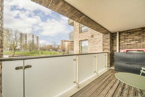 2 bedroom flat for sale, Avenue Road, London W3
