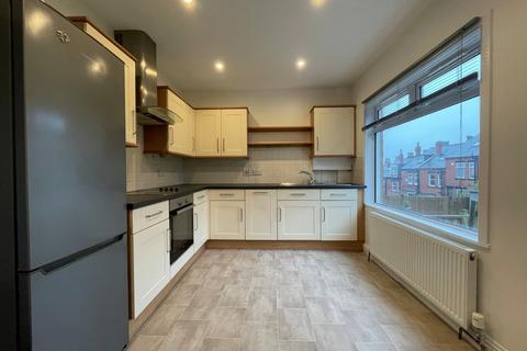 3 bedroom end of terrace house to rent, Norman Mount, Kirkstall, Leeds, LS5