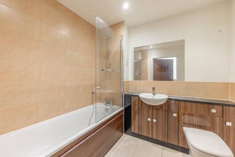 2 bedroom flat to rent, Green Lane, Edgware, HA8