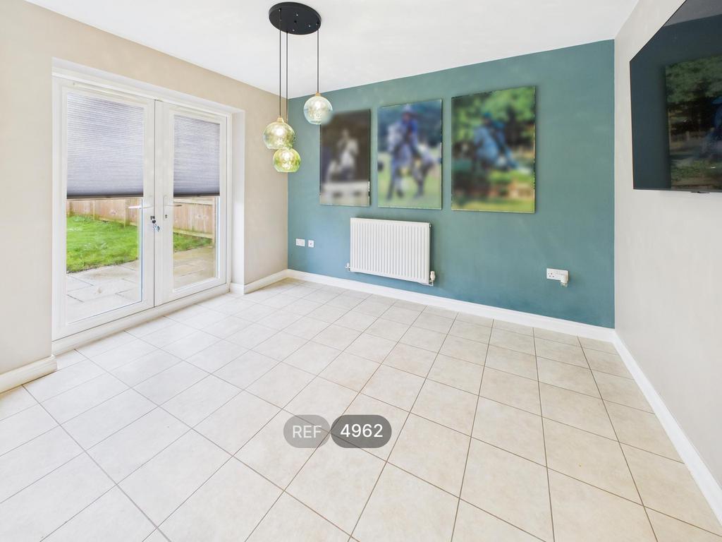 Kitchen / Dining Area
