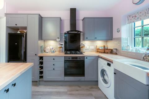 2 bedroom semi-detached house for sale, Knoll Crescent, Eastbourne, BN22