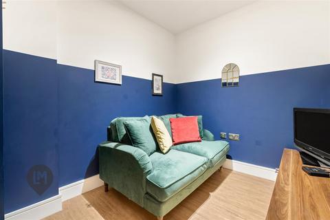 1 bedroom flat for sale, Wandsworth High Street, London