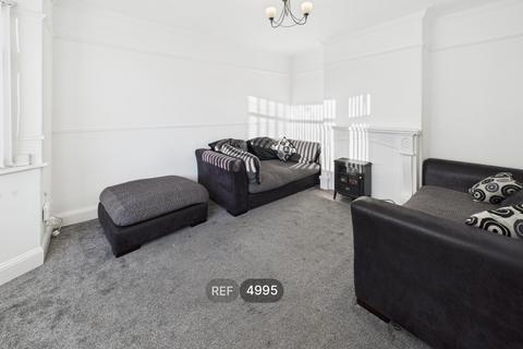 3 bedroom semi-detached house to rent, 3, Mill Hill Avenue, Pontefract, WF8 4JH