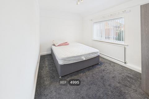 3 bedroom semi-detached house to rent, 3, Mill Hill Avenue, Pontefract, WF8 4JH
