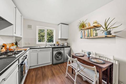 2 bedroom flat for sale, Symons Close, Nunhead, London, SE15