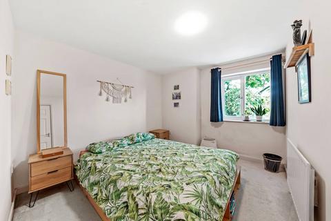 2 bedroom flat for sale, Symons Close, Nunhead, London, SE15