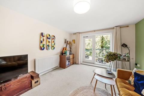 2 bedroom flat for sale, Symons Close, Nunhead, London, SE15