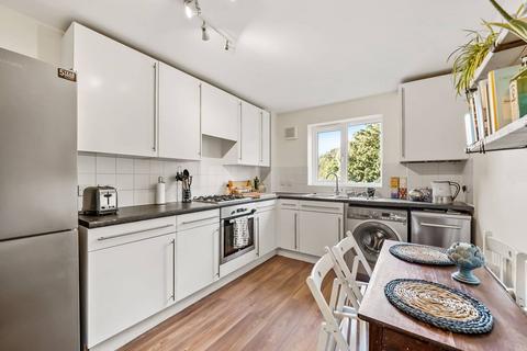 2 bedroom flat for sale, Symons Close, Nunhead, London, SE15