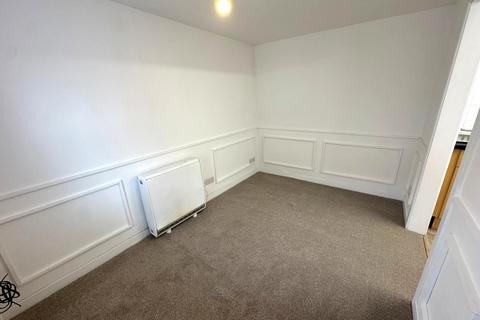 2 bedroom flat to rent, West Street, Bere Regis BH20