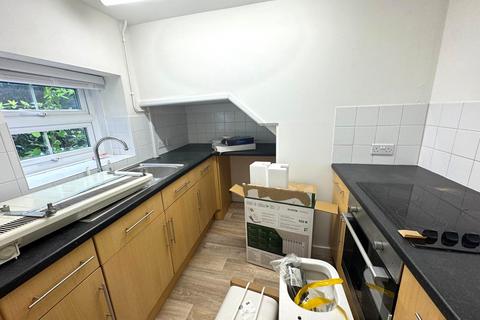 2 bedroom flat to rent, West Street, Bere Regis BH20