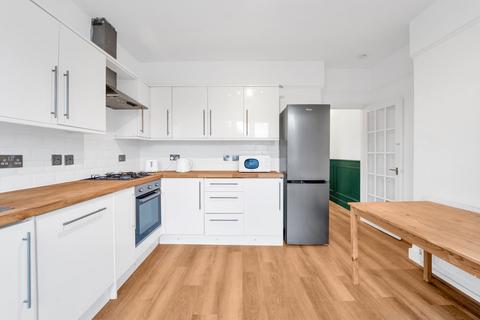 undefined, London Road, Isleworth TW7