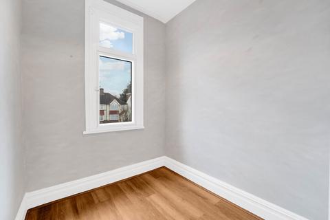 undefined, London Road, Isleworth TW7