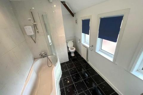 3 bedroom semi-detached house to rent, Selly Oak Road, Birmingham B30