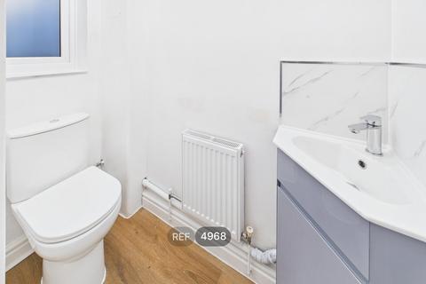 undefined, 9, Pinders Green Court, Leeds, LS26 9BB
