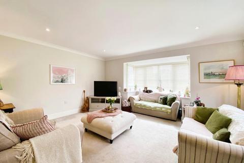 3 bedroom semi-detached house for sale, The Martingales, Newbold-on-Stour