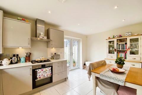 3 bedroom semi-detached house for sale, The Martingales, Newbold-on-Stour