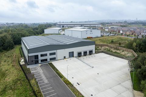 Distribution warehouse to rent, Foxdenton Ln Manchester M24 1NN
