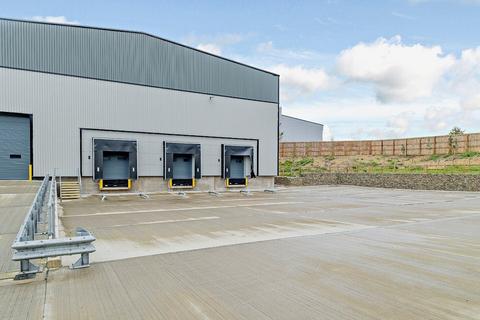 Distribution warehouse to rent, Foxdenton Ln Manchester M24 1NN