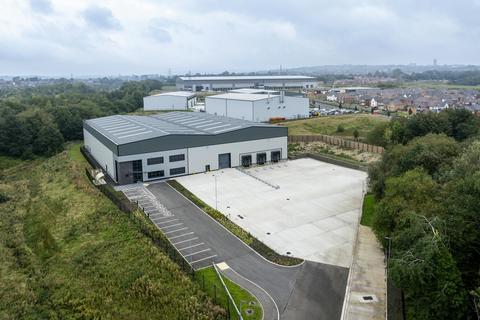 Distribution warehouse to rent, Foxdenton Ln Manchester M24 1NN