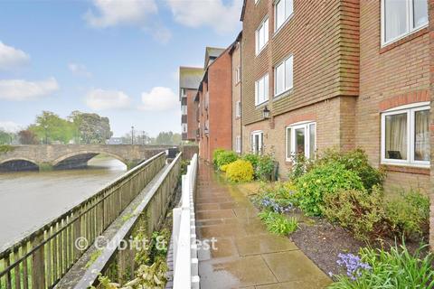 2 bedroom ground floor flat for sale, Queen Street, Arundel, West Sussex