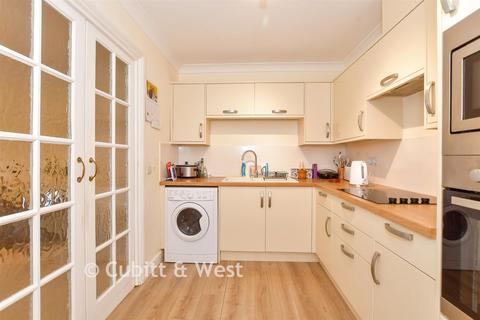 2 bedroom ground floor flat for sale, Queen Street, Arundel, West Sussex