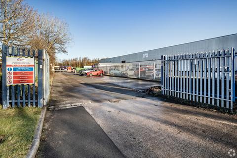 Distribution warehouse to rent, Gilchrist Rd Manchester M44 5AY