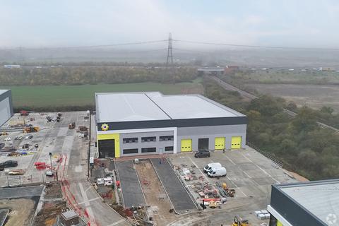 Warehouse to rent, Chelmsford Rd Rayleigh SS6 7FY