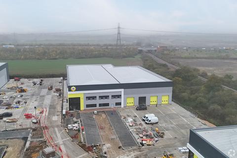 Warehouse to rent, Chelmsford Rd Rayleigh SS6 7FY