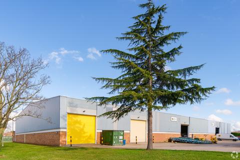 Distribution warehouse to rent, Green Ln Hounslow TW4 6HB