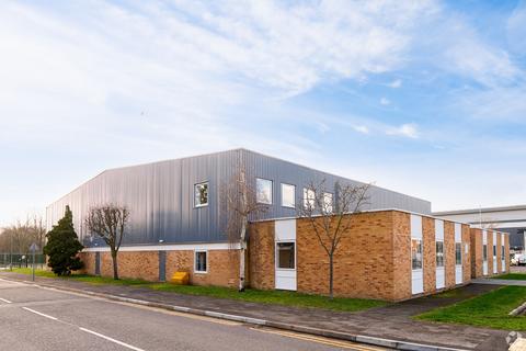 Distribution warehouse to rent, Green Ln Hounslow TW4 6HB