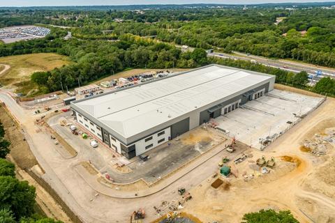 Distribution warehouse to rent, St Mowden Park Crawley RH10 3RX