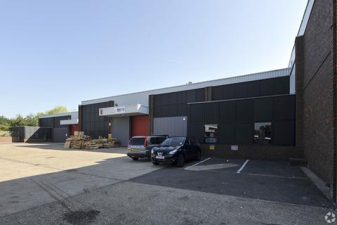 Distribution warehouse to rent, Saxon Way West Drayton UB7 0LW