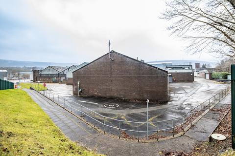 Distribution warehouse to rent, Woolley Bridge Rd Glossop SK13 1BW