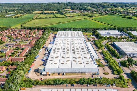 Distribution warehouse to rent, Bradbourne Dr Milton Keynes MK7 8BN