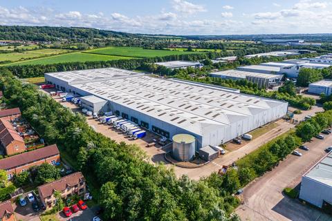 Distribution warehouse to rent, Bradbourne Dr Milton Keynes MK7 8BN