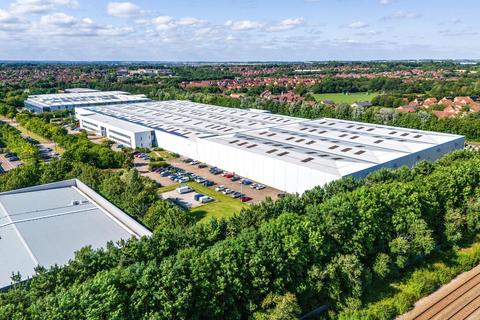 Distribution warehouse to rent, Bradbourne Dr Milton Keynes MK7 8BN