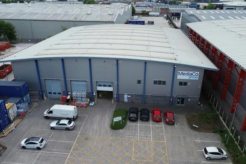 Warehouse to rent, Churchill Way Manchester M17 1BS