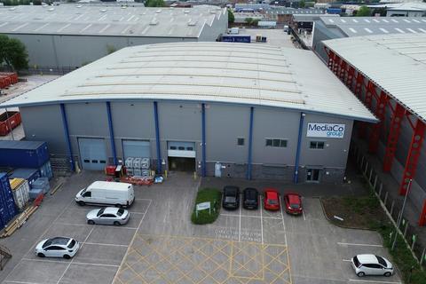 Warehouse to rent, Churchill Way Manchester M17 1BS