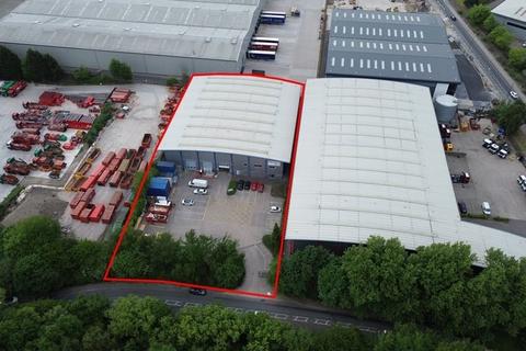 Warehouse to rent, Churchill Way Manchester M17 1BS