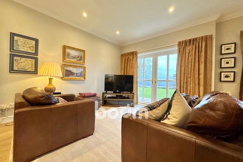 undefined, Gleddoch Wynd, Langbank