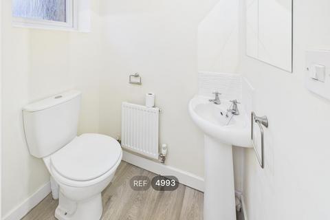 2 bedroom property to rent, 35, Kirkstall Road, Barnsley, S71 1RS